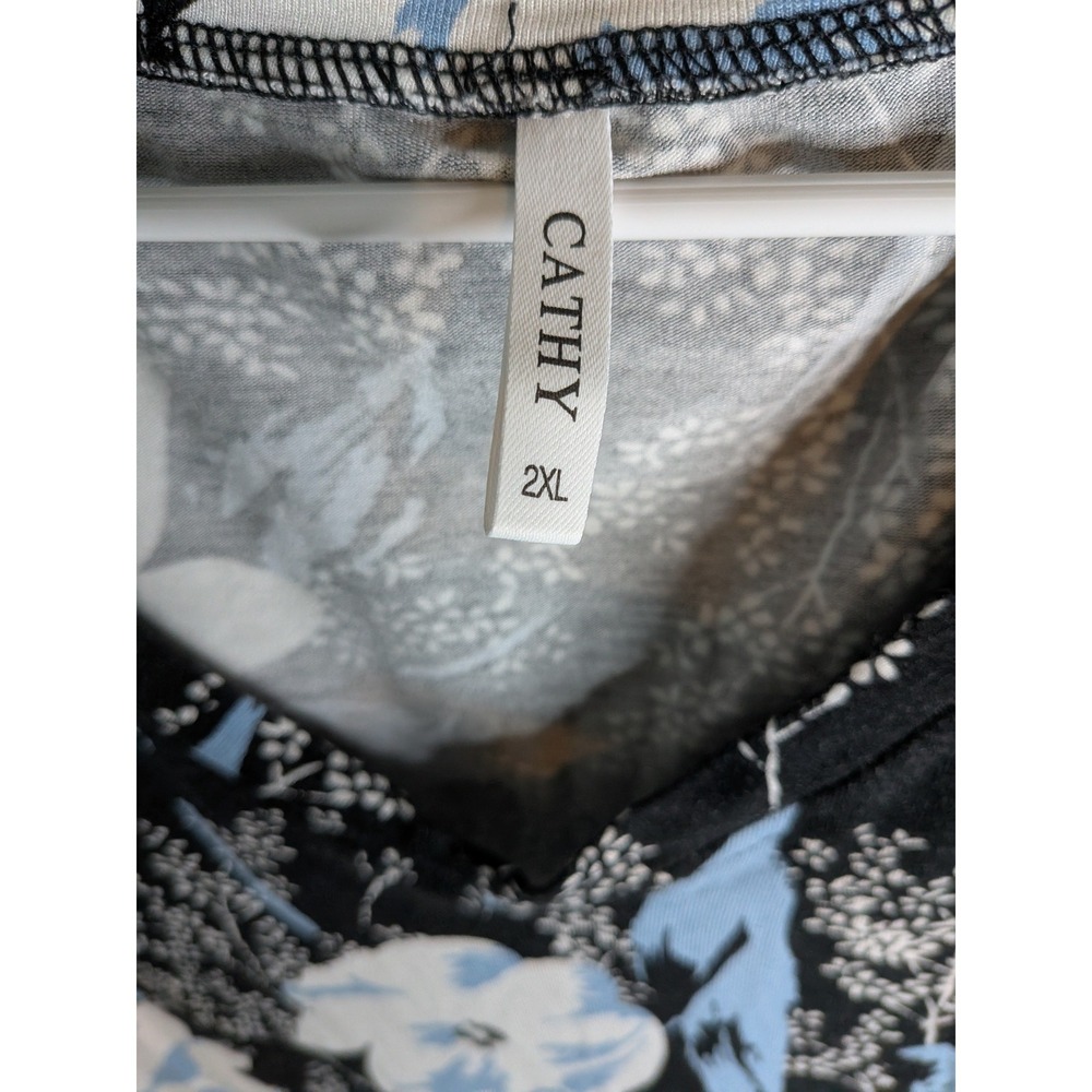 Cathy Womens 2XL Floral V-Neck Top Black Blue White Short Tulip Sleeve - Picture 3 of 5